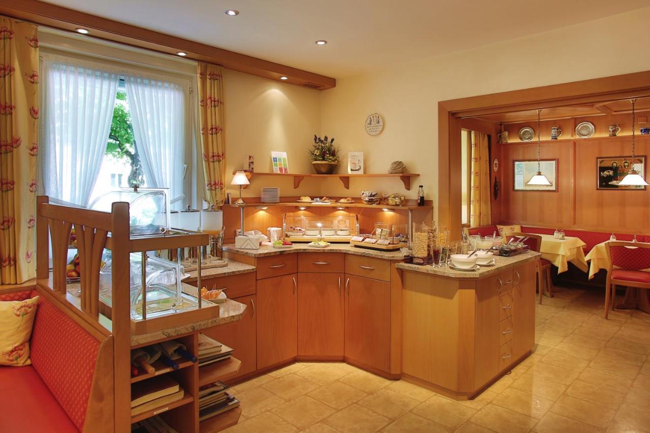 מינכן Hotel Kriemhild Am Hirschgarten מראה חיצוני תמונה