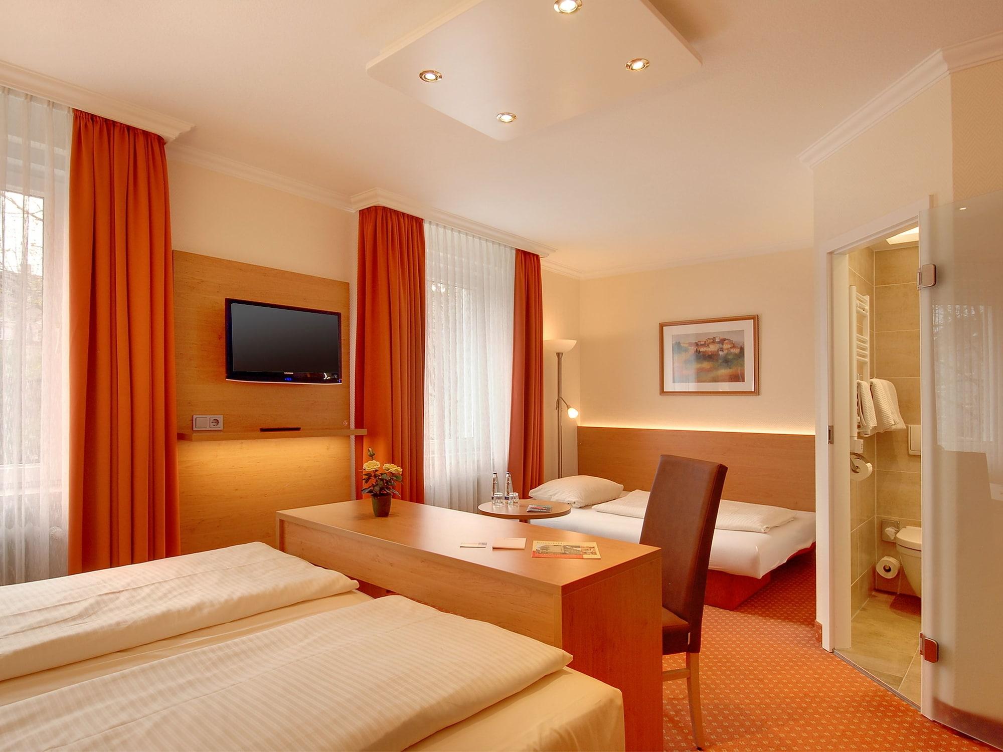 מינכן Hotel Kriemhild Am Hirschgarten מראה חיצוני תמונה