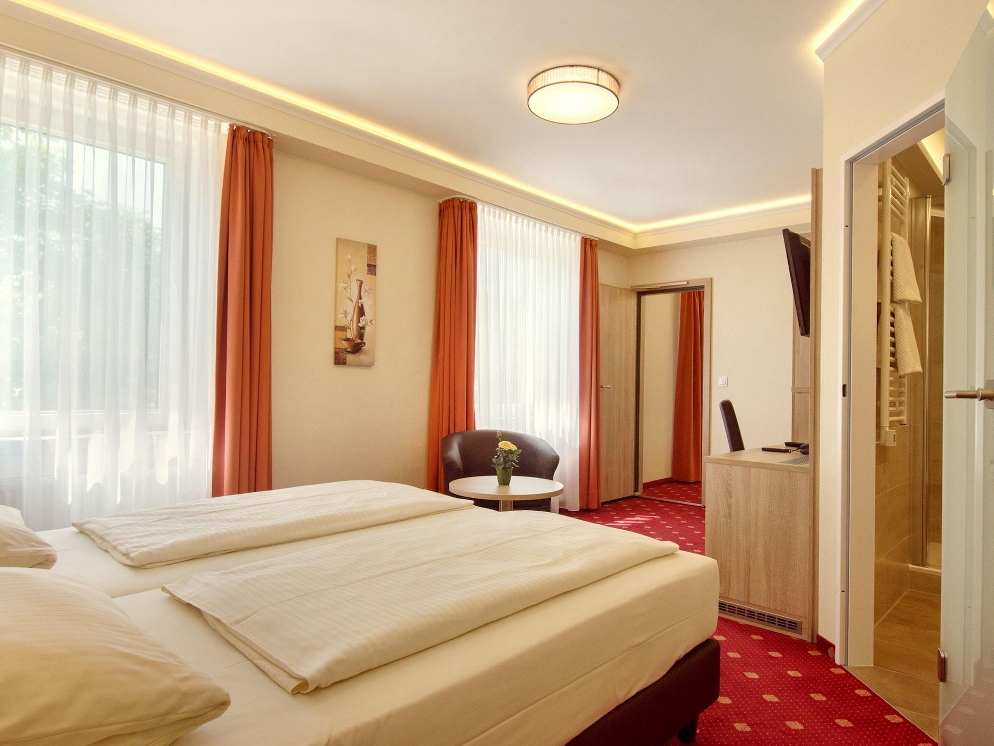 מינכן Hotel Kriemhild Am Hirschgarten מראה חיצוני תמונה