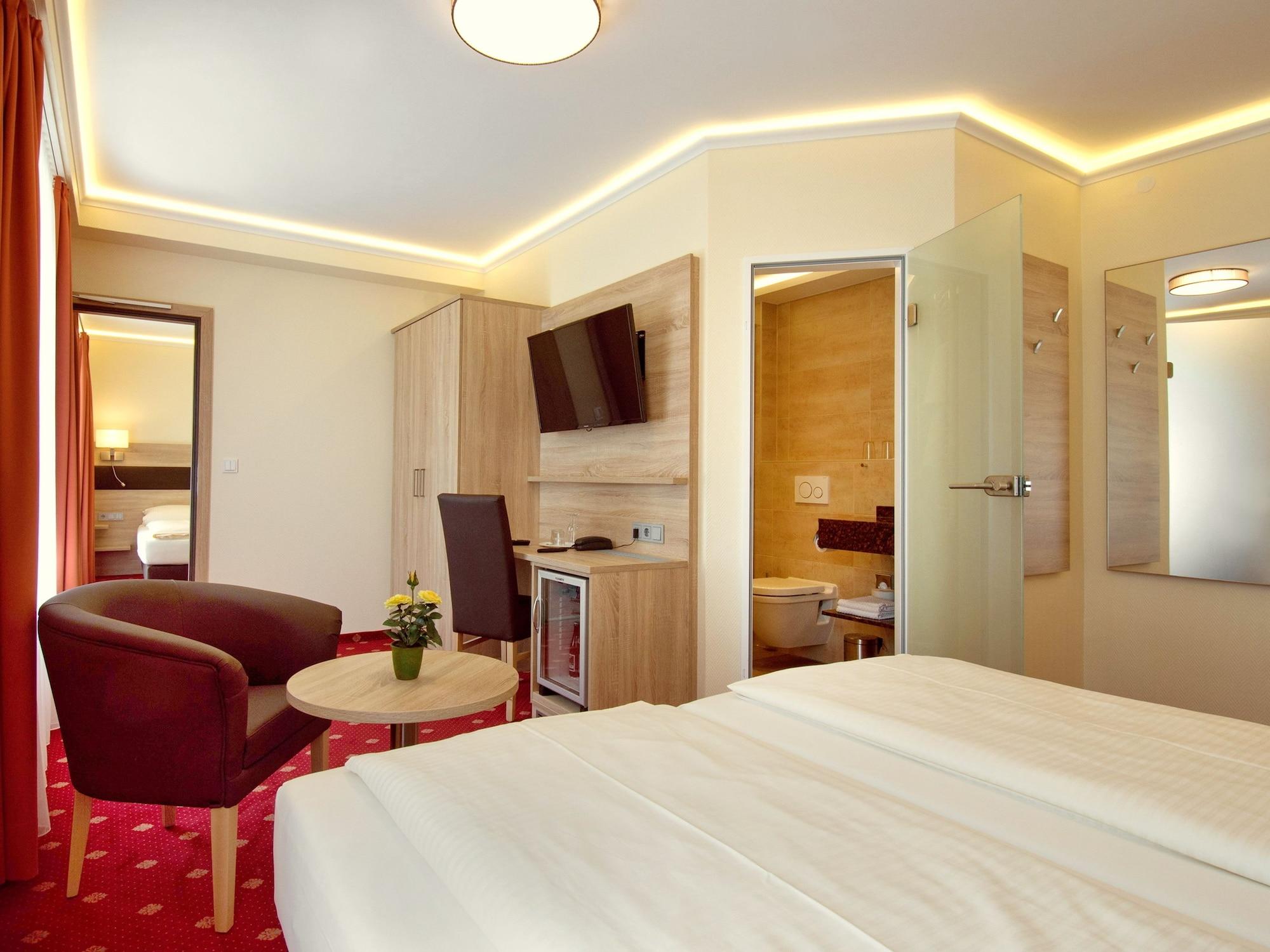 מינכן Hotel Kriemhild Am Hirschgarten מראה חיצוני תמונה