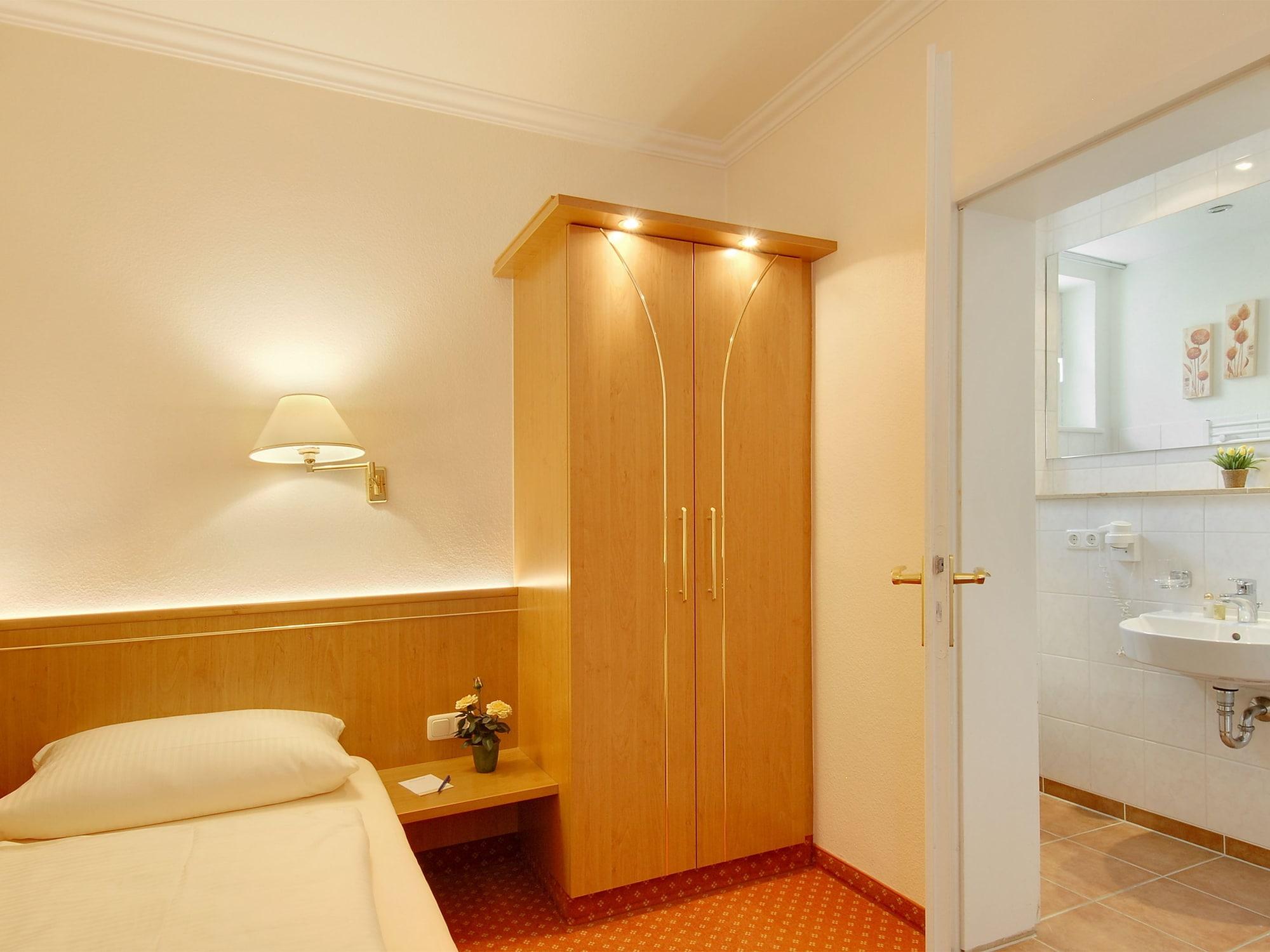 מינכן Hotel Kriemhild Am Hirschgarten מראה חיצוני תמונה