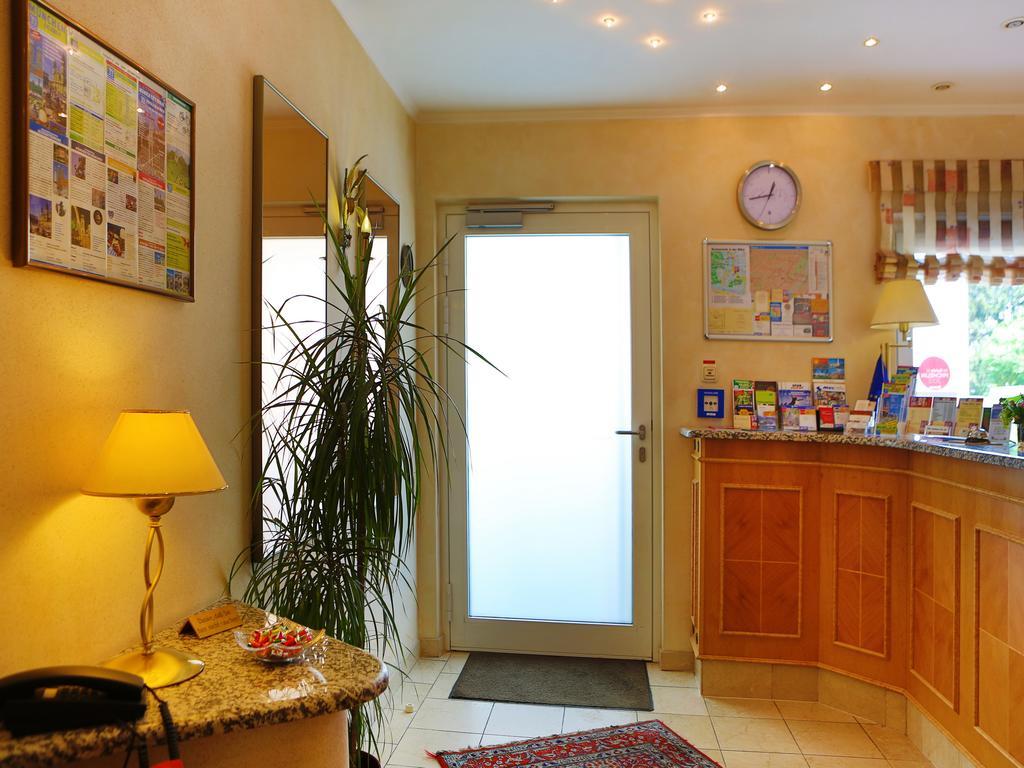 מינכן Hotel Kriemhild Am Hirschgarten מראה חיצוני תמונה